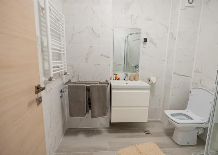 Nord Nest Deluxe - Pool N Playground 아파트 마마이아